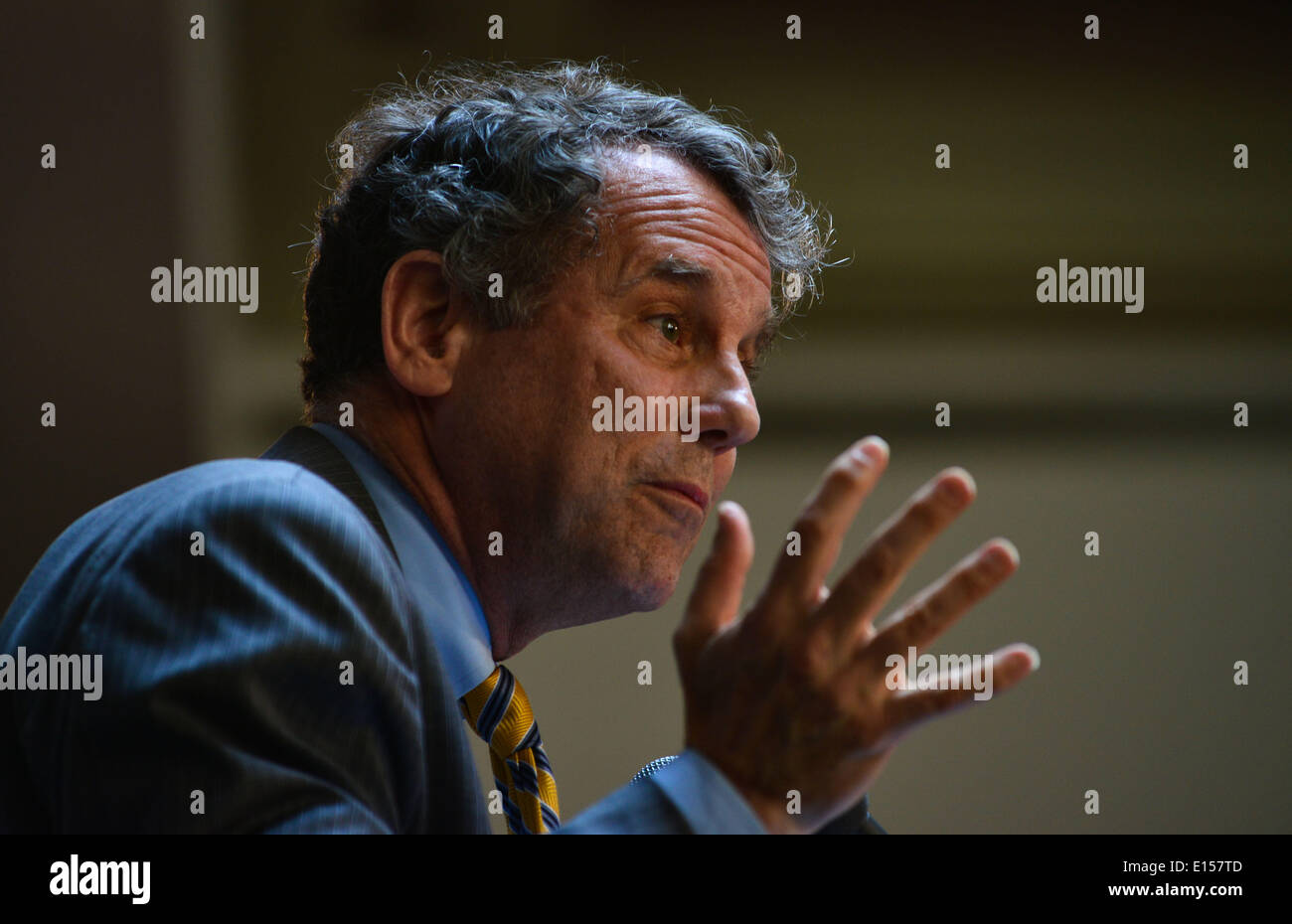 Sen sherrod brown hi-res stock photography and images - Alamy