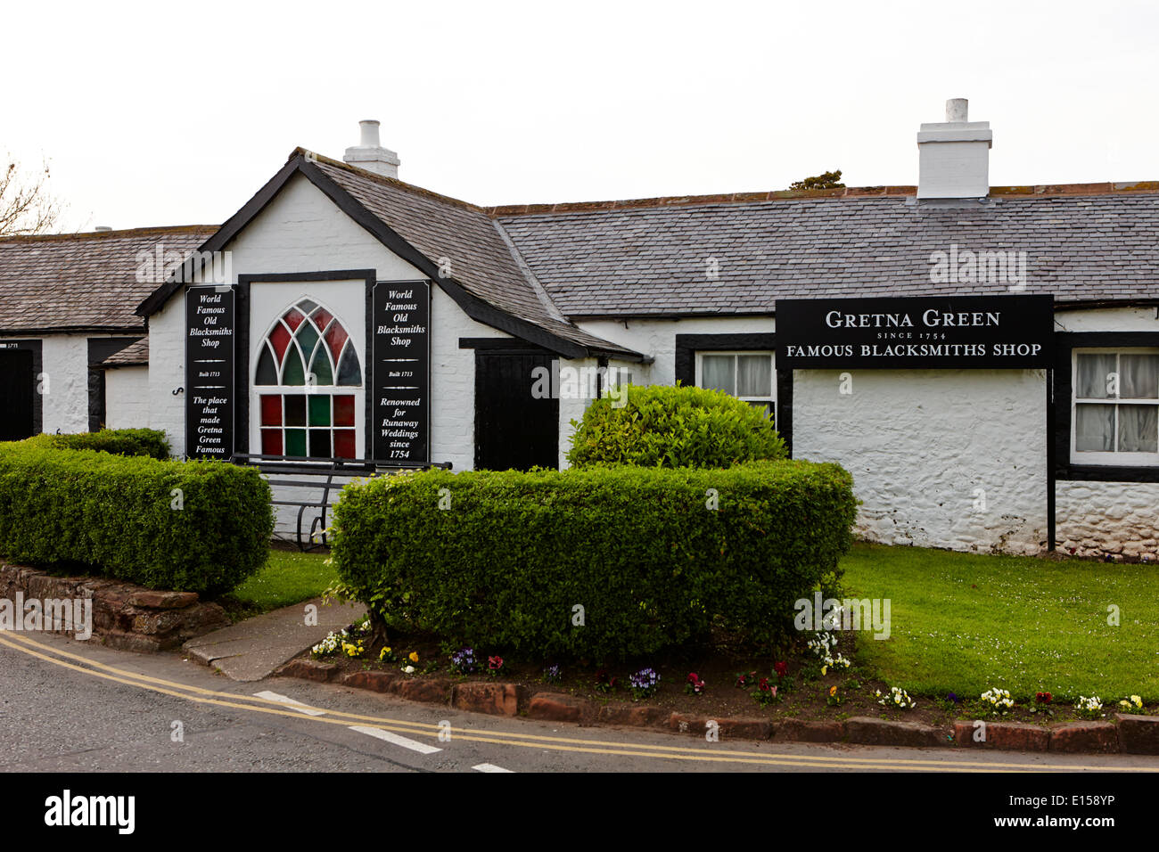 Gretna Green Famous Blacksmiths Shop Scotland Stock Photo Alamy gretna-green-famous-blacksmiths-shop-scotland-stock-photo-alamy