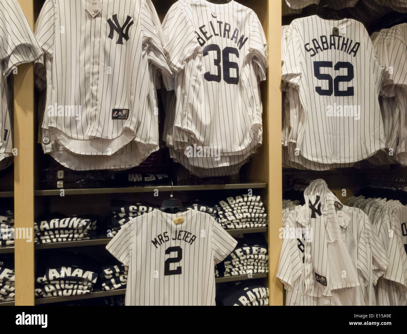 New york yankees team store hi-res stock photography and images