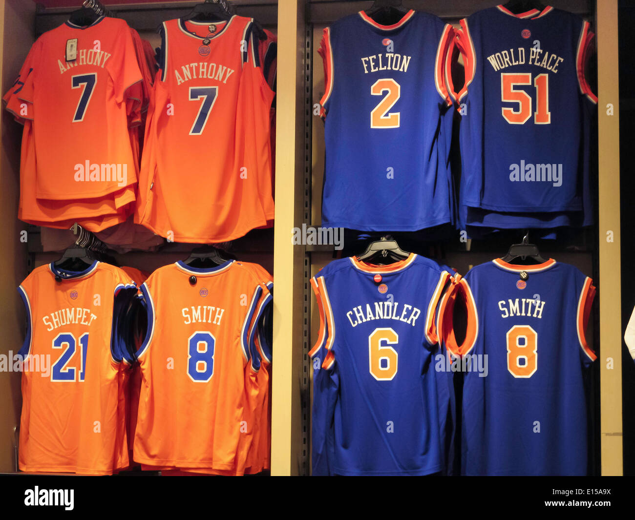 Modells sporting goods new york hi res stock photography and images Alamy