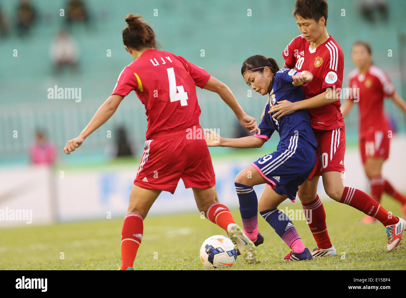 Ho Chi Minh City, Vietnam. 22nd May, 2014. (L-R) Li Jiayue (CHN), Nahomi  Kawasumi (JPN), Zhang Rui (CHN) Football/Soccer : 2014 AFC Women's Asian  Cup semifinal match between Japan 2-1 China at