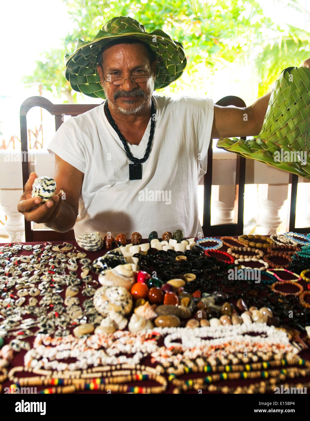 Nicaraguan jewelry artist selling necklaces bracelets earrings resort 