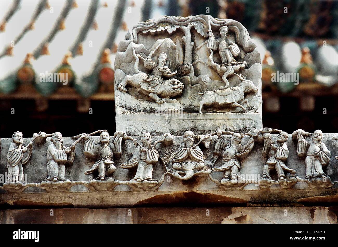 (140523) -- ZHENGZHOU, May 23, 2014 (Xinhua) -- Photo taken on July 18, 2001 shows human sculptures on a stone archway at the Shanxi-Shaanxi Guild in Sheqi County, central China's Henan Province. A large number of architectural sculptures have been preserved in historical sites of Henan, which is one of the cradles of the Chinese civilization. Many of the sculptures, created from stones, bricks, or wood, were used as building parts of residences, shrines and memorial archways, among other architecture types. Underlining both the mood and the details, these sculptures have themes including dail Stock Photo