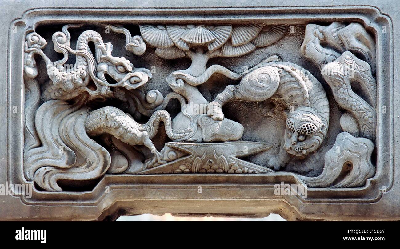 (140523) -- ZHENGZHOU, May 23, 2014 (Xinhua) -- Photo taken on July 18, 2001 shows a stone wall sculpture at the Shanxi-Shaanxi Guild in Sheqi County, central China's Henan Province. A large number of architectural sculptures have been preserved in historical sites of Henan, which is one of the cradles of the Chinese civilization. Many of the sculptures, created from stones, bricks, or wood, were used as building parts of residences, shrines and memorial archways, among other architecture types. Underlining both the mood and the details, these sculptures have themes including daily life, legen Stock Photo