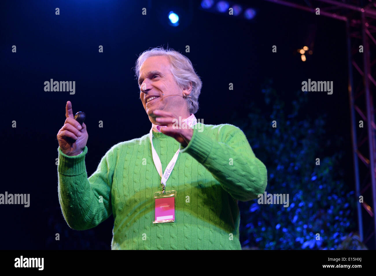 Hay on Wye, Wales, UK. 23rd May 2014. HENRY WINKLER, AKA 'The Fonz' from the cult TV show 'Happy Days' speaking to an audience of children on the second day of the 2014 Hay Festival, Wales UK Credit:  keith morris/Alamy Live News Stock Photo