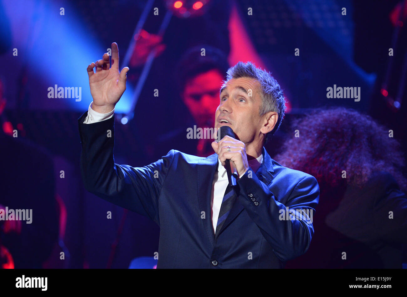 Hamburg, Germany. 22nd May, 2014. American singer and saxophonist Curtis Stigers performs at the 2014 Echo Jazz Awards in Hamburg, Germany, 22 May 2014. It is the fifth time that the prize is being awarded with 21 categories. Photo: Daniel Reinhardt/dpa/Alamy Live News Stock Photo