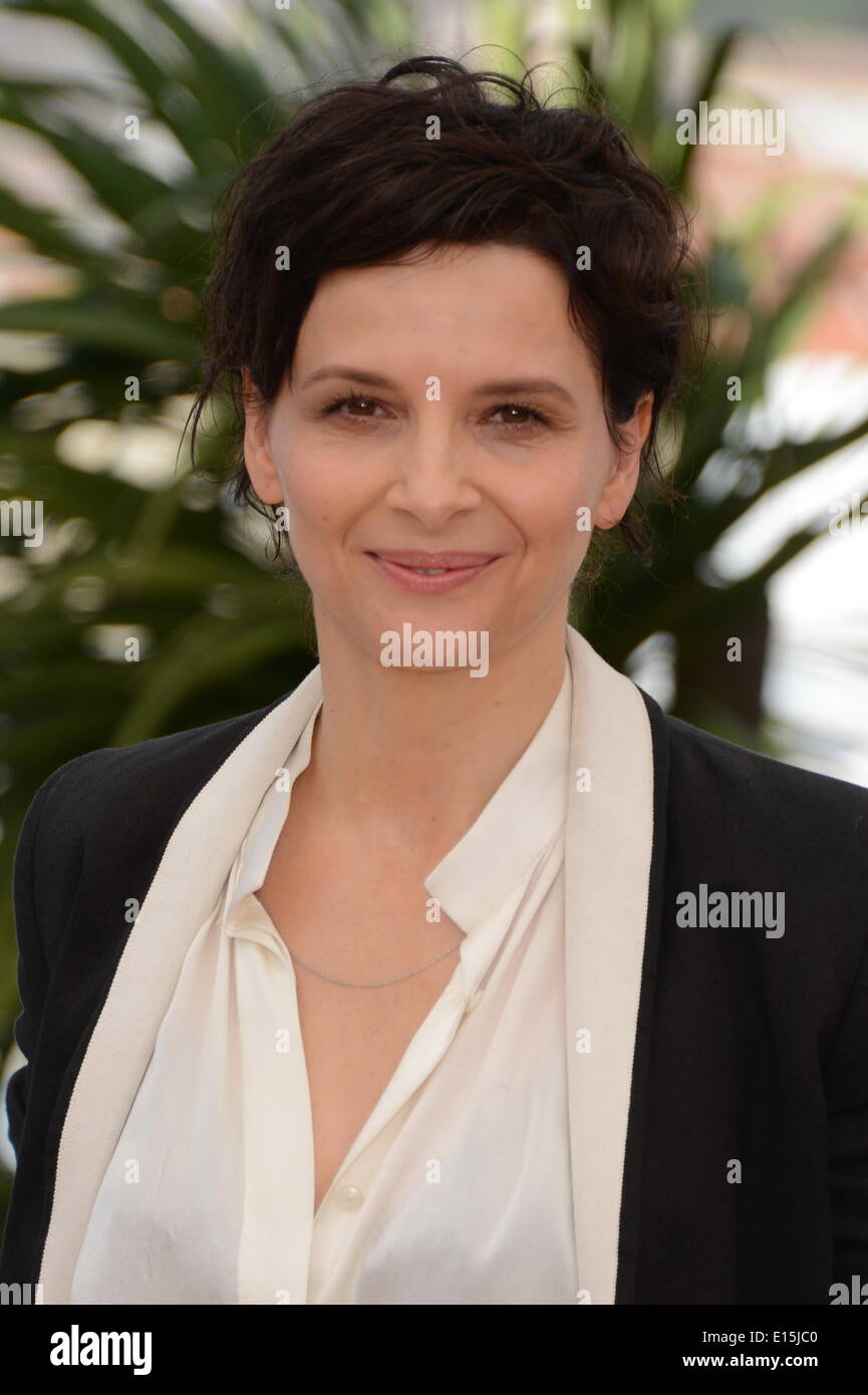 Cannes, France. 23rd May, 2014. CANNES, FRANCE - MAY 23: Actress Juliette Binoche attends the 'Clouds Of Sils Maria' photocall at the 67th Annual Cannes Film Festival on May 23, 2014 in Cannes, France. Credit:  Frederick Injimbert/ZUMAPRESS.com/Alamy Live News Stock Photo