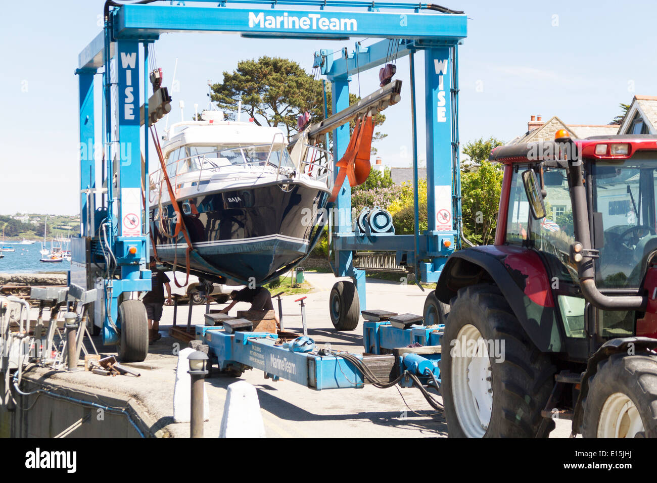 Boatyard crane hires stock photography and images Alamy