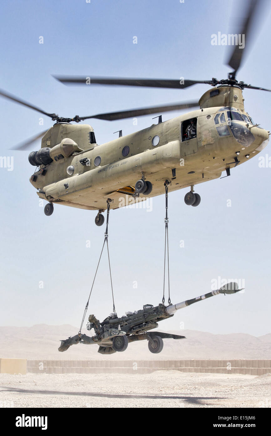 A US Army CH-47 Chinook helicopter lifts a M777A2 howitzer at Forward Operating Base Hadrian June 18, 2013 in Uruzgan province, Afghanistan. The equipment is being moved to Kandahar Airfield as FOB Hadrian shuts down. Stock Photo