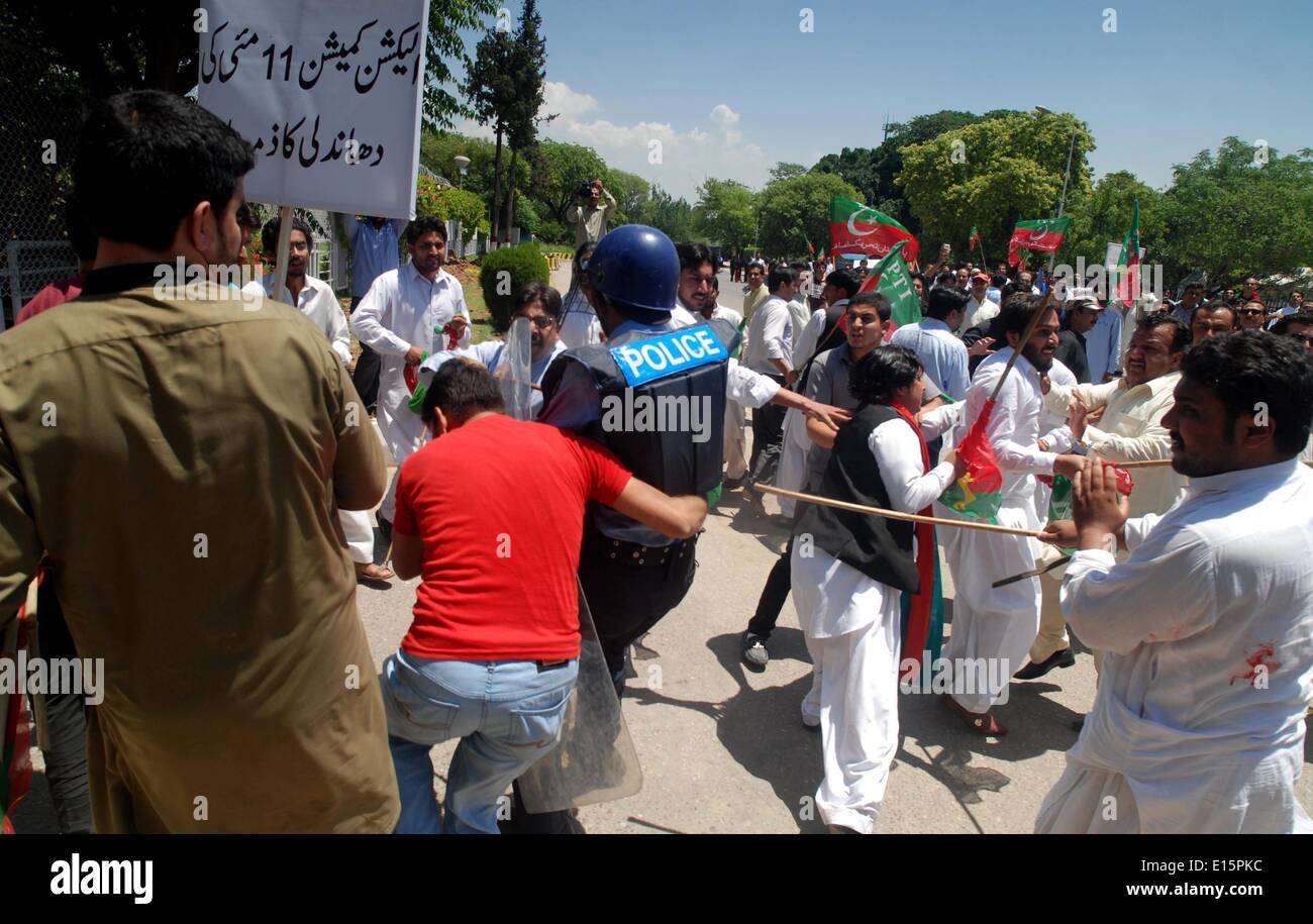 Pakistan Election Raging Election rigging pakistan hi-res stock photography and images - Alamy