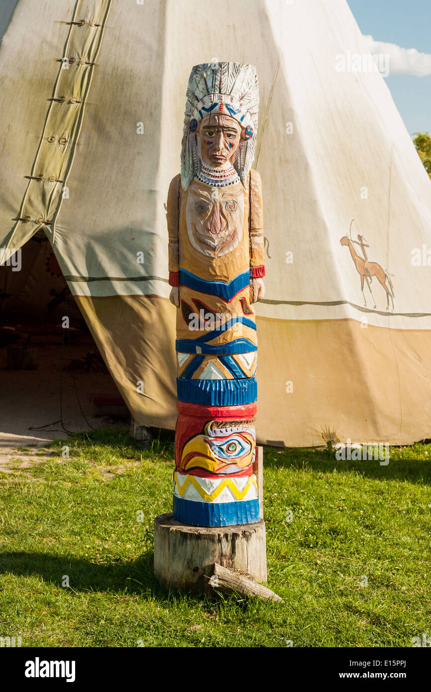 Sculpture of Indian in front of teepee Stock Photo