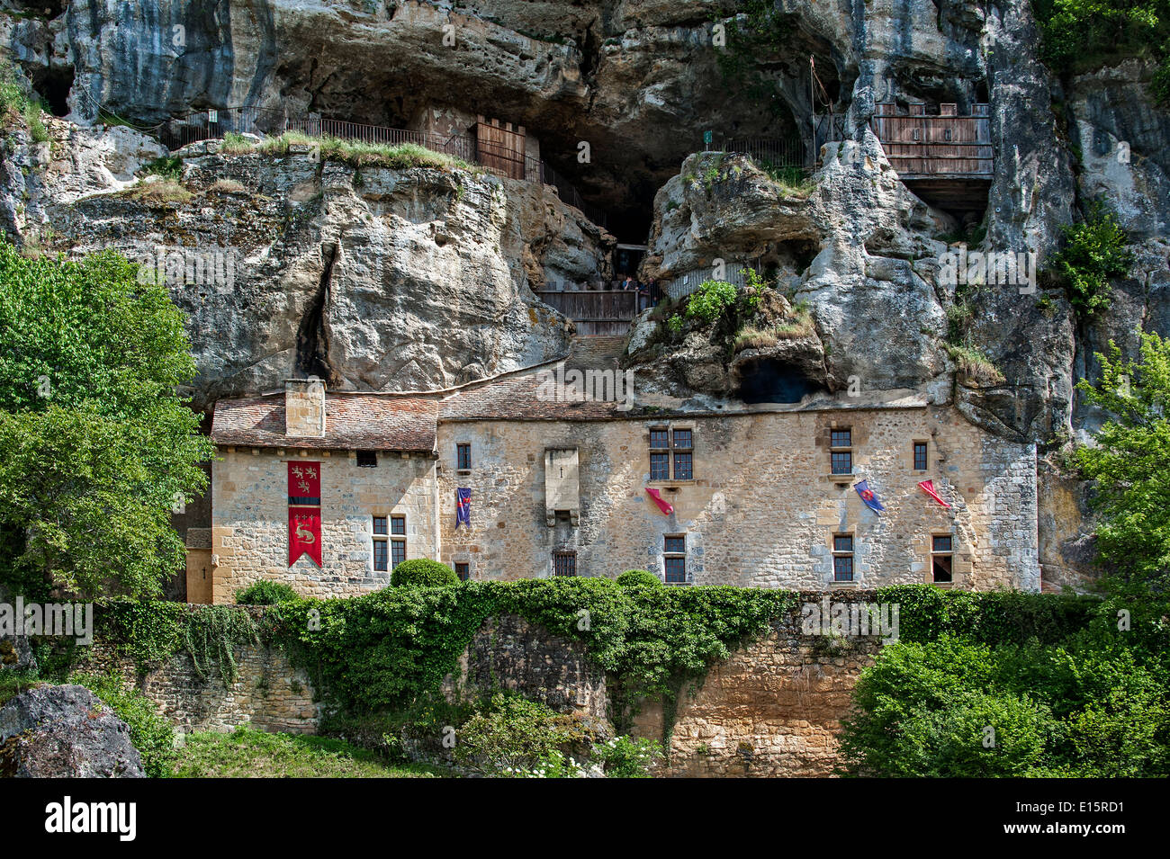 Maison forte de Reignac, fortified Manor House built in rock face Stock