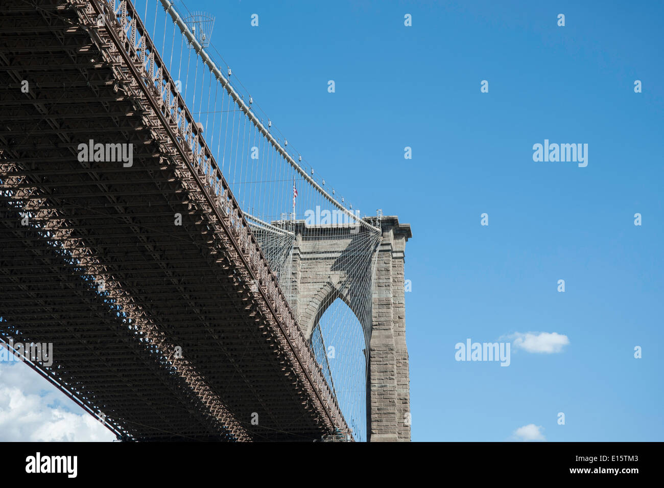 Brooklyn bridge underneath hi-res stock photography and images - Alamy, image size:1300x955