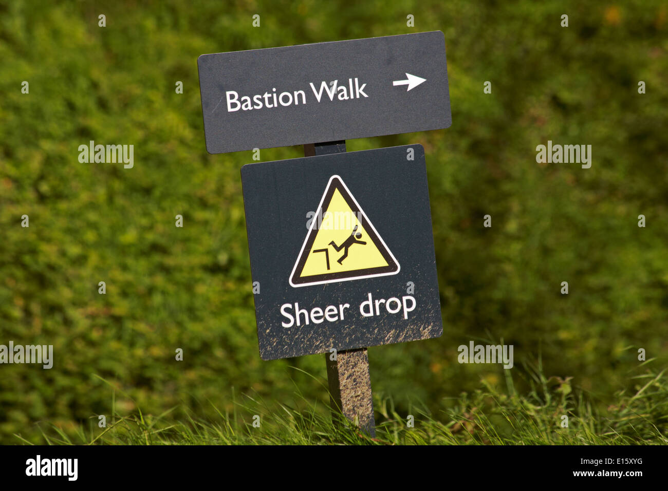 Bastion Walk sheer drop - sign at Carisbrooke Castle, Carisbrooke, Newport, Isle of Wight, Hampshire UK in May Stock Photo
