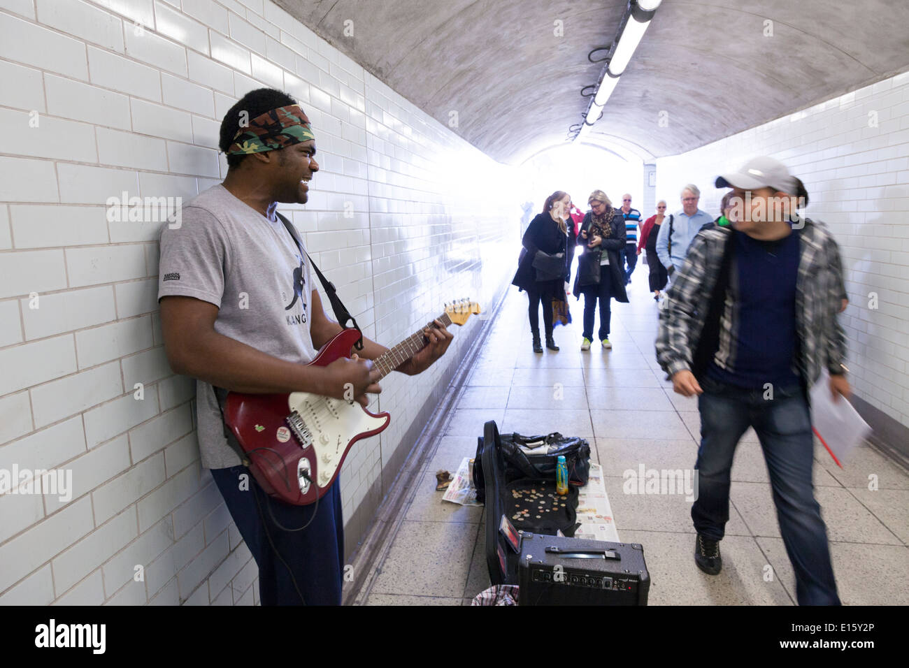 Busker playing electric guitar in underpass Stock Photo Alamy