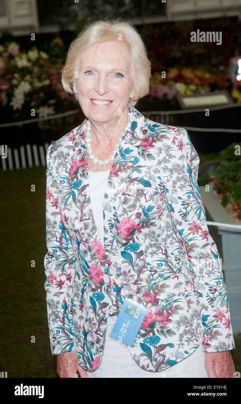 MARY BERRY at the VIP preview day of The Chelsea Flower Show at The Royal Hospital Chelsea on May 19, 2014 in London, England Photo by Brian Jordan Stock Photo