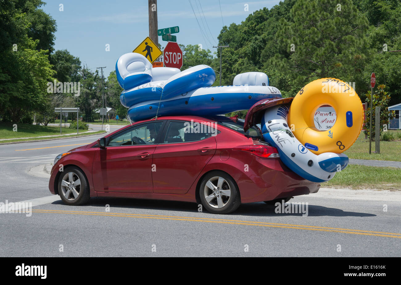 Tube rentals for tubing down the Ichetucknee River in Fort White