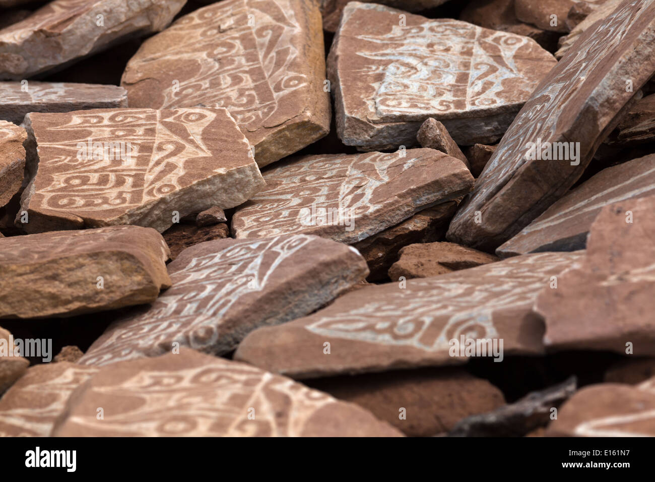 Mani stones with “Om mani padme hum” mantra inscribed – region of Tso Kar, Rupshu, Changtang, Ladakh, Jammu and Kashmir, India Stock Photo