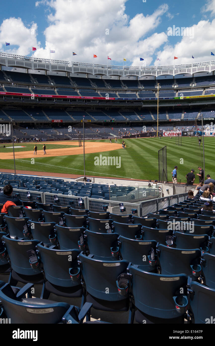 Yankee Stadium, the home of the New York Yankees MLB baseball team, is  located in the Bronx, New York, USA Stock Photo - Alamy