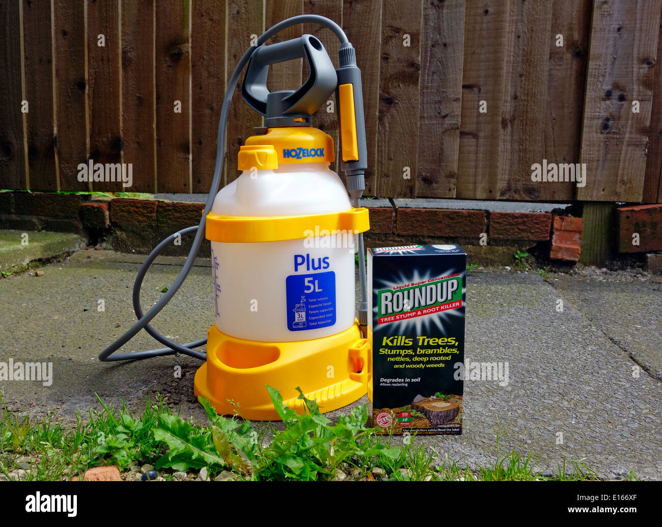 Hozelock Garden Pressure Sprayer and Roundup Herbicide, UK Stock Photo