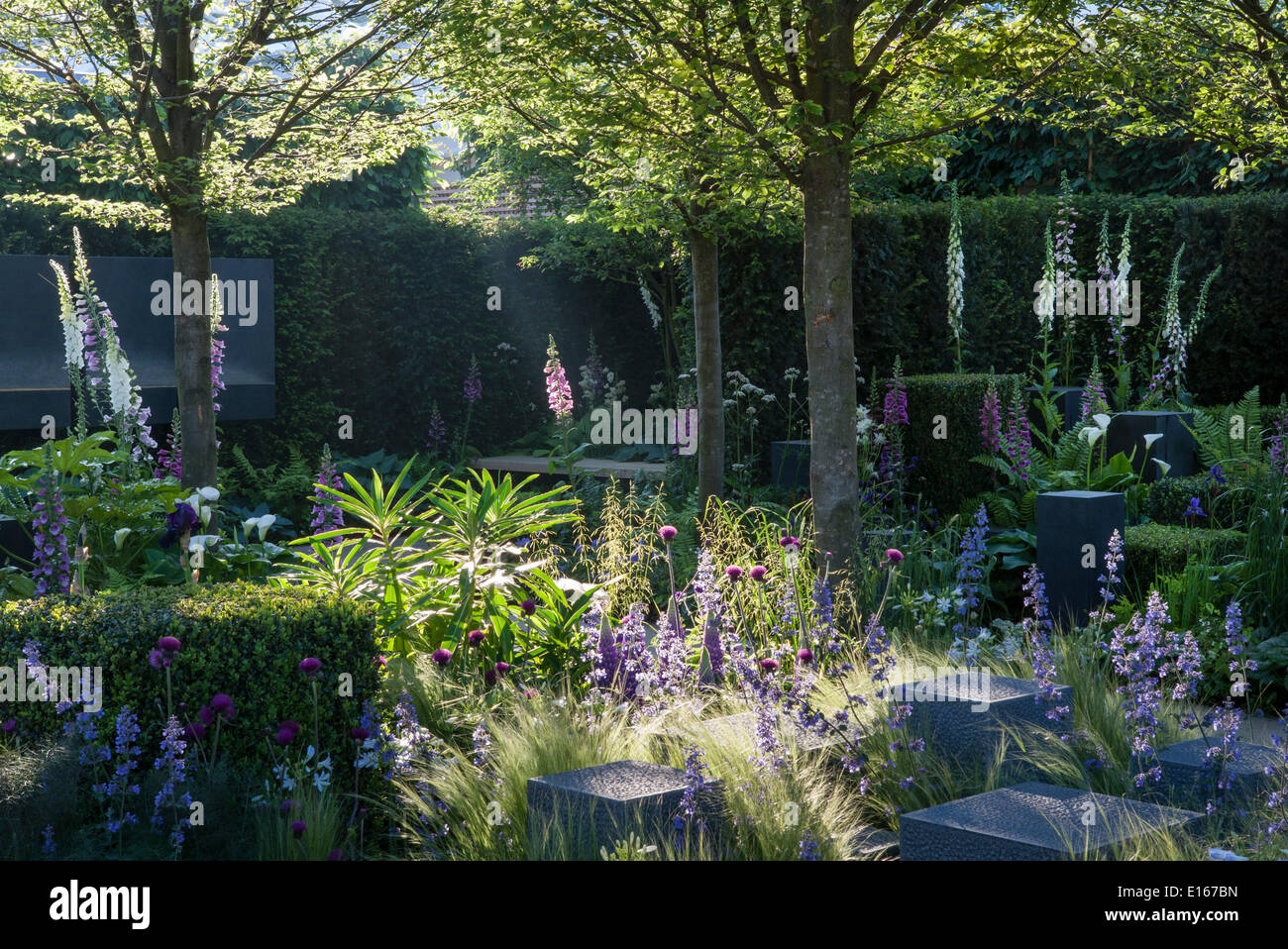 Peoples Choice Award at the Chelsea RHS Flower Show 2014 - Hope on the Horizon Garden - Designer Matt Keightley -   Sponsors - David Brownlow Charitable Foundation for Help for Heroes Silver Gilt Medal Stock Photo