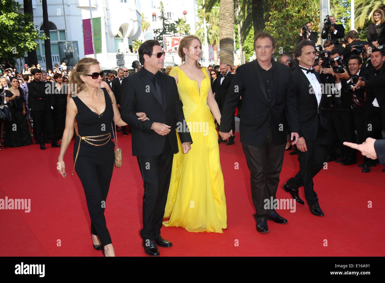 Cannes, France. 23rd May, 2014. US actors Kelly Preston (L-R), John Travolta, Uma Thurman, US director Quentin Tarantino and US producer Lawrence Bender attend the premiere of 'Sils Maria' during the 67th Cannes International Film Festival at Palais des Festivals in Cannes, France, on 23 May 2014. Photo: Hubert Boesl-NO WIRE SERVICE- Credit:  dpa picture alliance/Alamy Live News Stock Photo