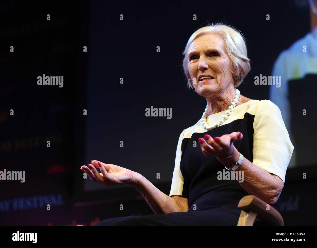 Friday 23 May 2014, Hay on Wye UK  Pictured: The Great British Bake Off star Mary Berry  Re: The Telegraph Hay Festival, Hay on Wye, Powys, Wales UK. Credit:  D Legakis/Alamy Live News Stock Photo
