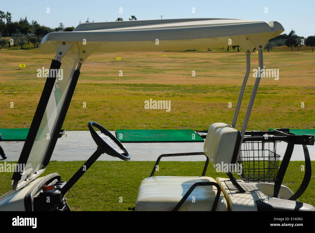 Golf buggy hi-res stock photography and images - Alamy