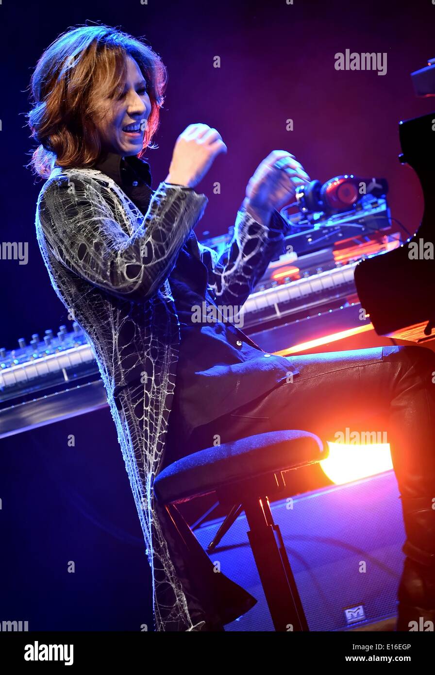 Yoshiki x japan hi-res stock photography and images - Alamy