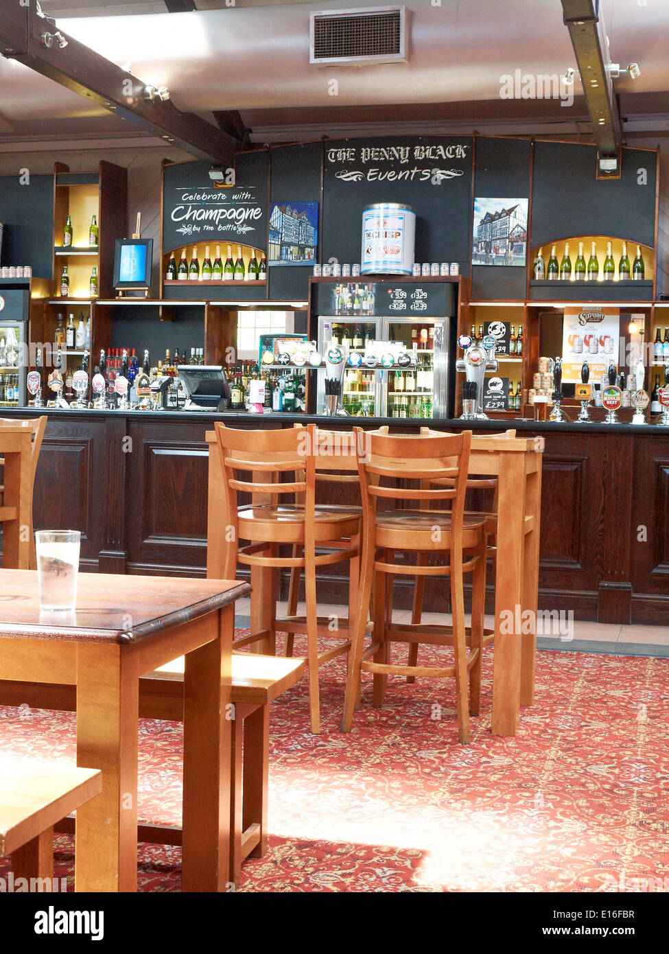 Wetherspoons interior hi-res stock photography and images - Alamy