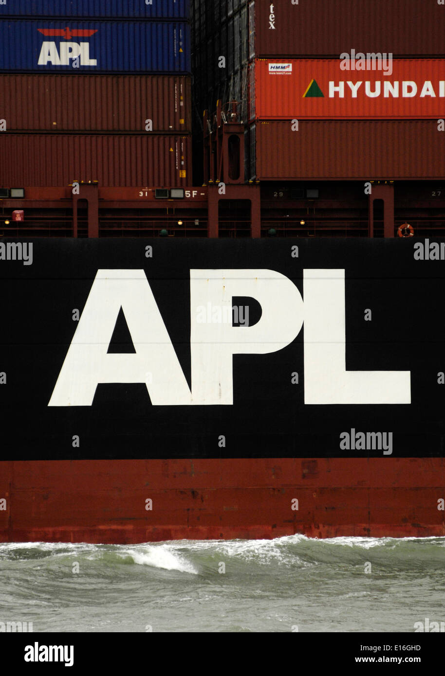 14th Sept, 2010 - SOLENT,ENGLAND. - CONTAINER SHIP APL ROTTERDAM OUTWARD BOUND FROM SOUTHAMPTON. Photo: Jonathan Eastland/Ajax Stock Photo