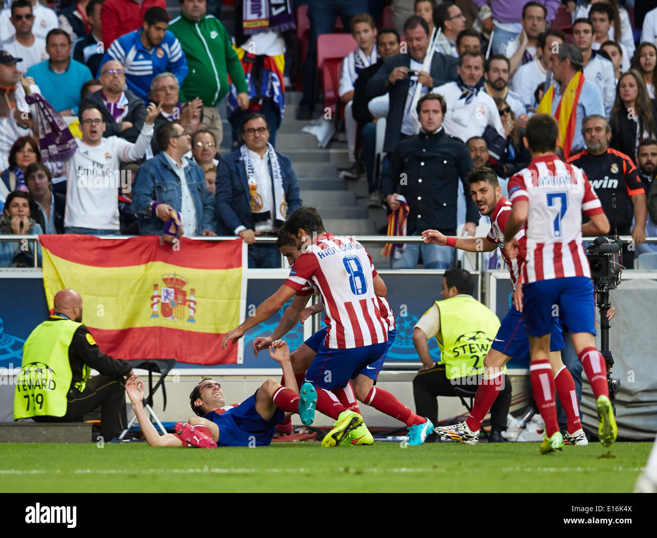 24.05.2014, Lisbon, Portugal. Defender Diego Godin of Atletico Madrid (L) celebrates after scoring the first goal for his team during the UEFA Champions League final game between Real Madrid and Atletico Madrid at Sport Lisboa e Benfica Stadium, Lisbon, Portugal Stock Photo