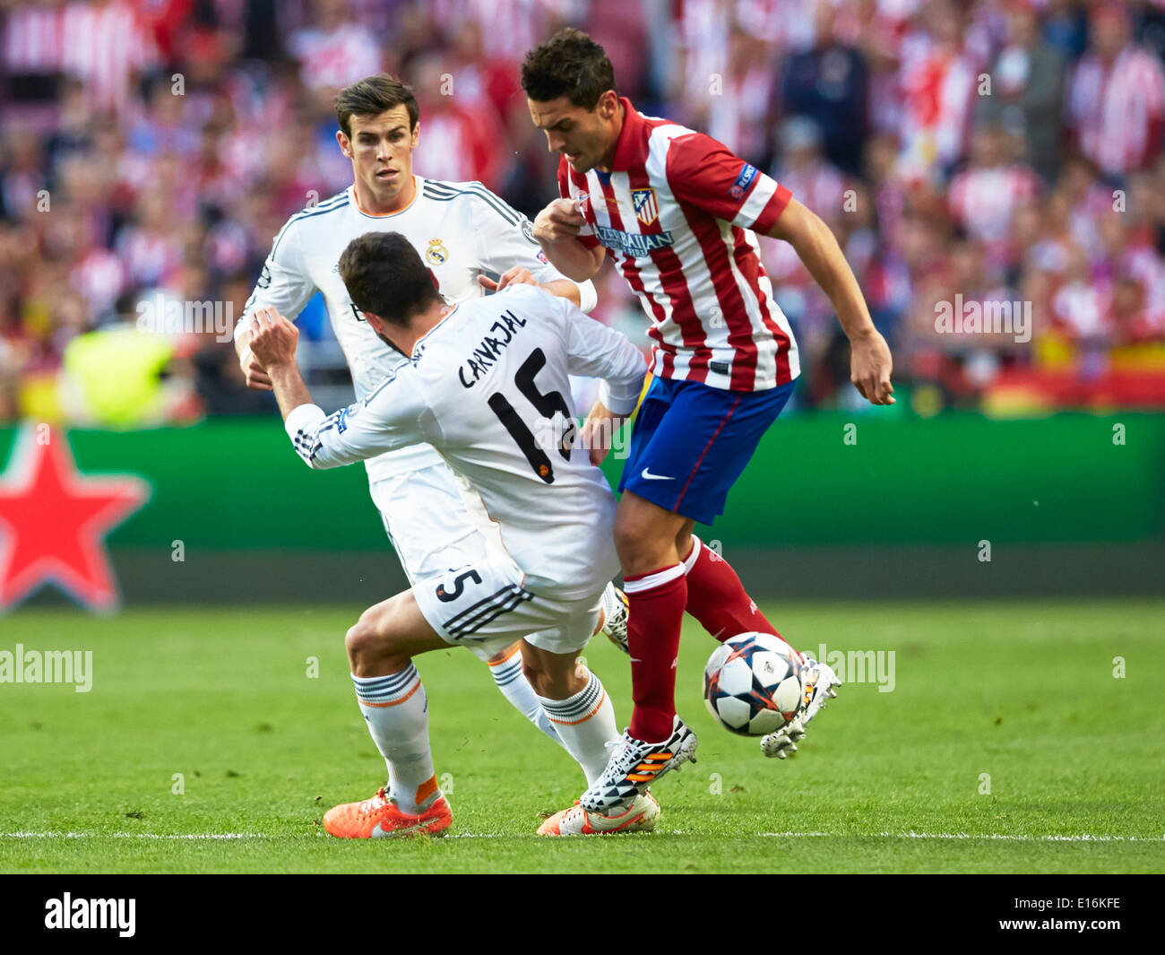 24.05.2014, Lisbon, Portugal. Midfielder Jorge Resurreccion (koke) of Atletico Madrid (R) takes on Defender Daniel Carvajal of Real Madrid with a cheeky backheel during the UEFA Champions League final game between Real Madrid and Atletico Madrid at Sport Lisboa e Benfica Stadium, Lisbon, Portugal Stock Photo