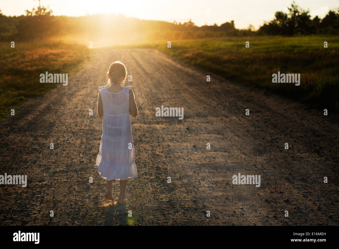 Girl country road walking hi-res stock photography and images - Alamy