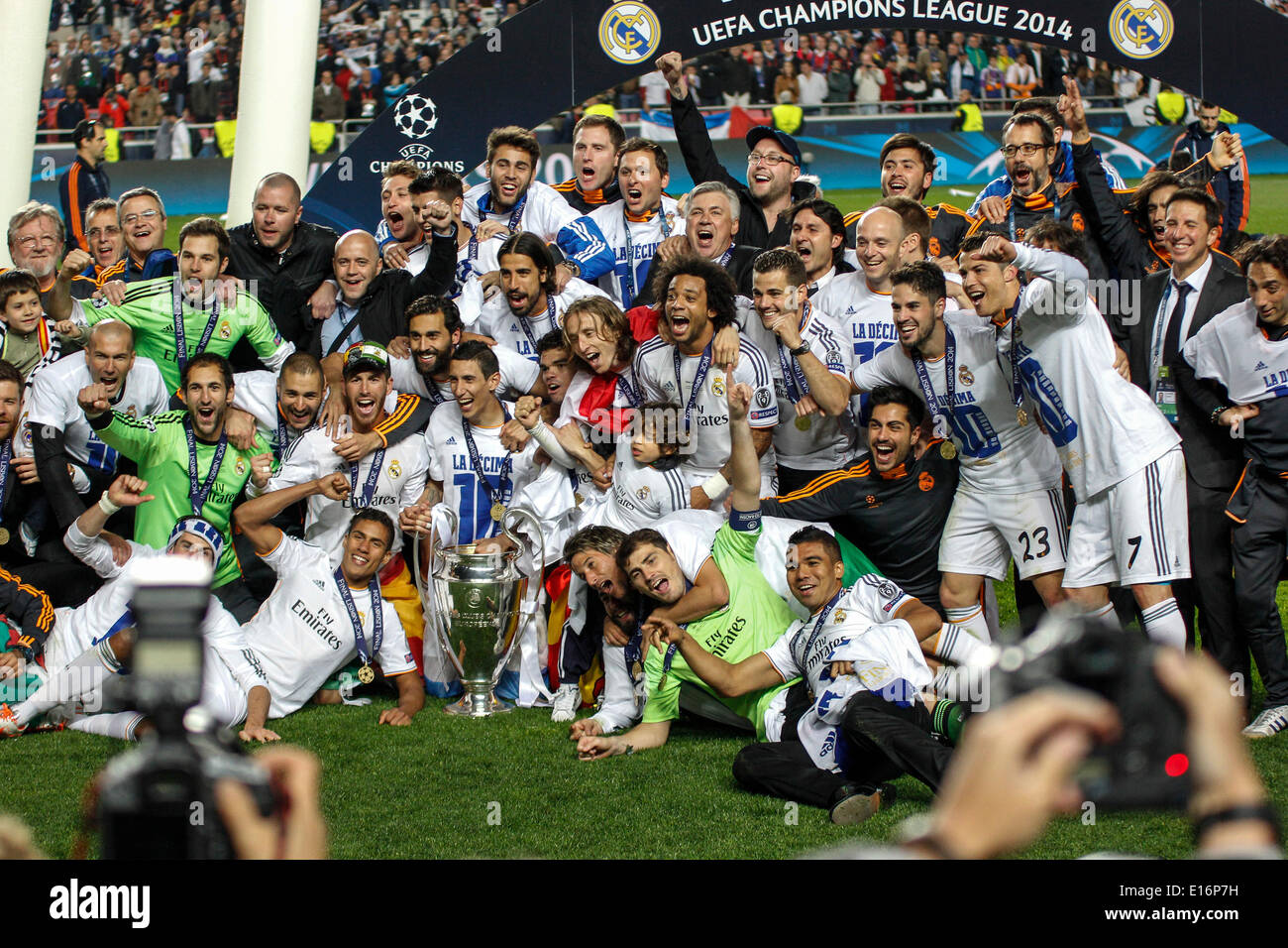 Real Madrid team poses for the champions photo, after beats the Atlético de Madrid at Luz Stadium in Lisbon, Portugal, Saturday, May 24, 2014. Stock Photo