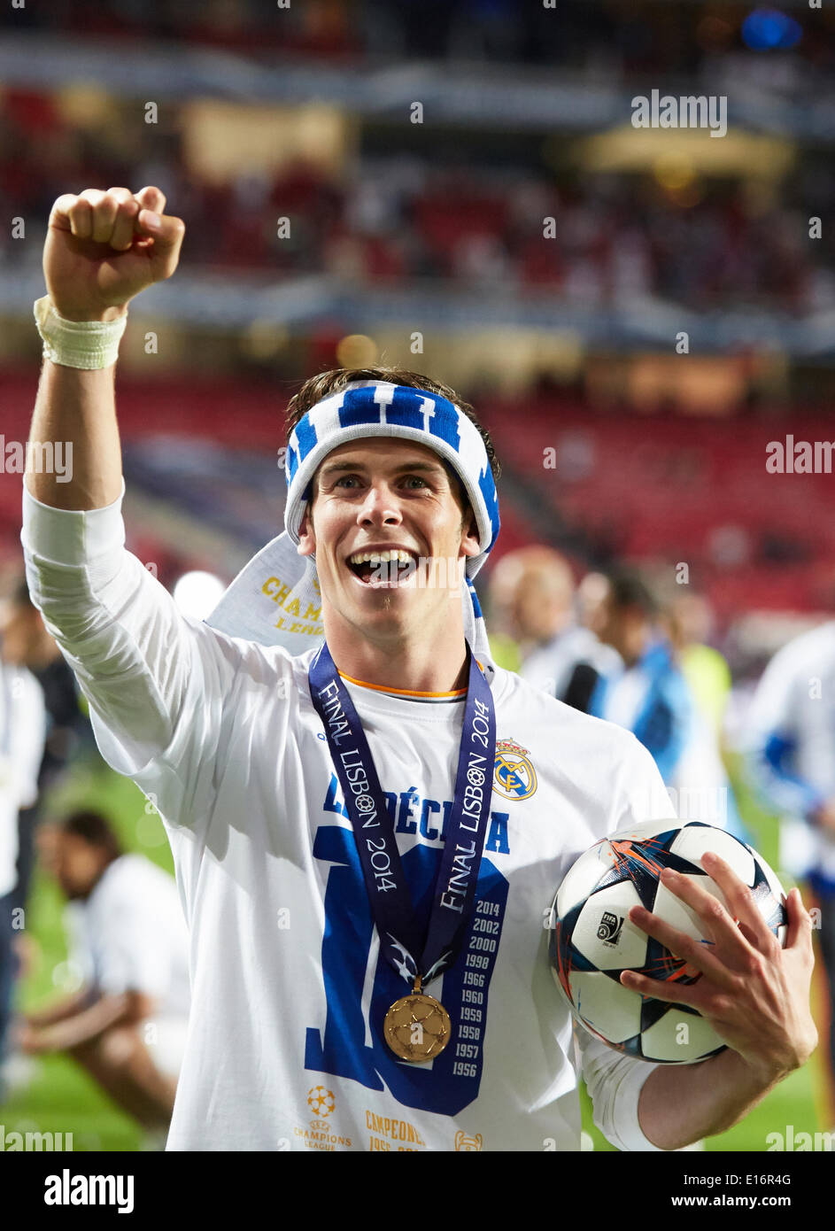 24.05.2014, Lisbon, Portugal. Midfielder Gareth Bale of Real Madrid greets his suppporters after the UEFA Champions League final game between Real Madrid and Atletico Madrid at Sport Lisboa e Benfica Stadium, Lisbon, Portugal Stock Photo