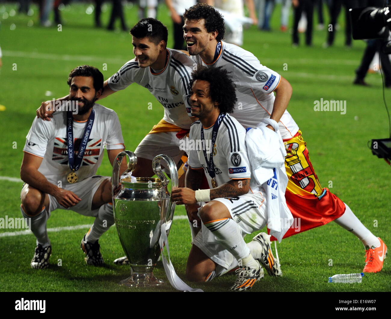 Lisbon, Portugal. 24th May, 2014. Real Madrid's players celebrate with the  trophy after defeating Atletico Madrid during the UEFA Champions League  Final at Luz stadium in Lisbon, capital of Portugal, on May