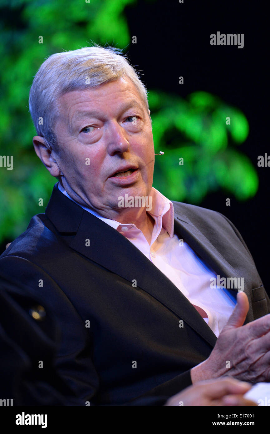 Hay on Wye, Wales UK. Sunday 25 May 2014. Former Labour cabinet member, and Orwell Prize winning author, ALAN JOHNSONon the fourth day of the 2014 Daily Telegraph Hay Literature Festival, Wales UK photo Credit: keith morris/Alamy Live News Stock Photo