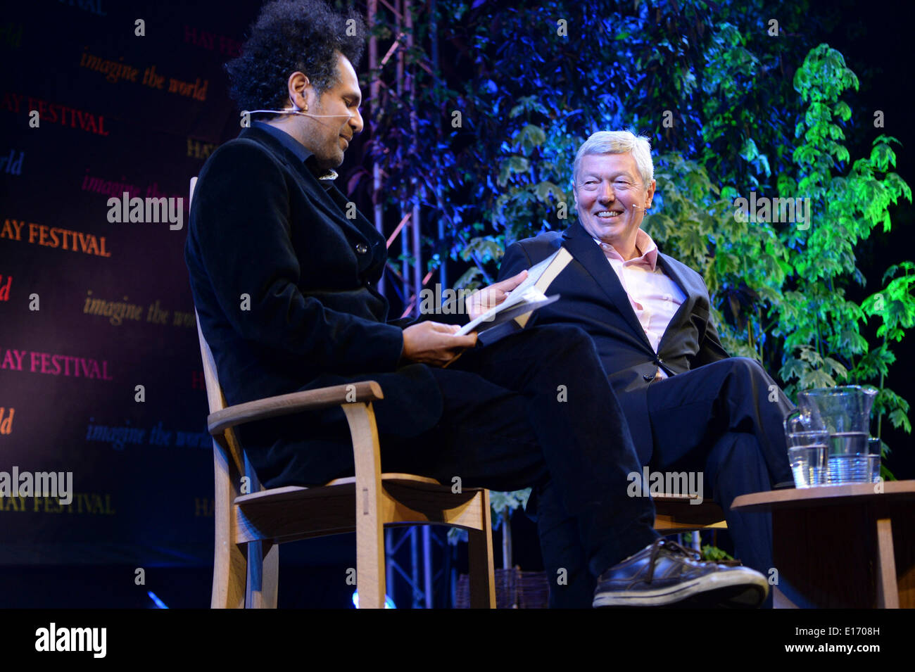 Hay on Wye, Wales UK. Sunday 25 May 2014. Former Labour cabinet member, and Orwell Prize winning author, ALAN JOHNSON talks to SARFRAZ MANZOOR on the fourth day of the 2014 Daily Telegraph Hay Literature Festival, Wales UK photo Credit: keith morris/Alamy Live News Stock Photo