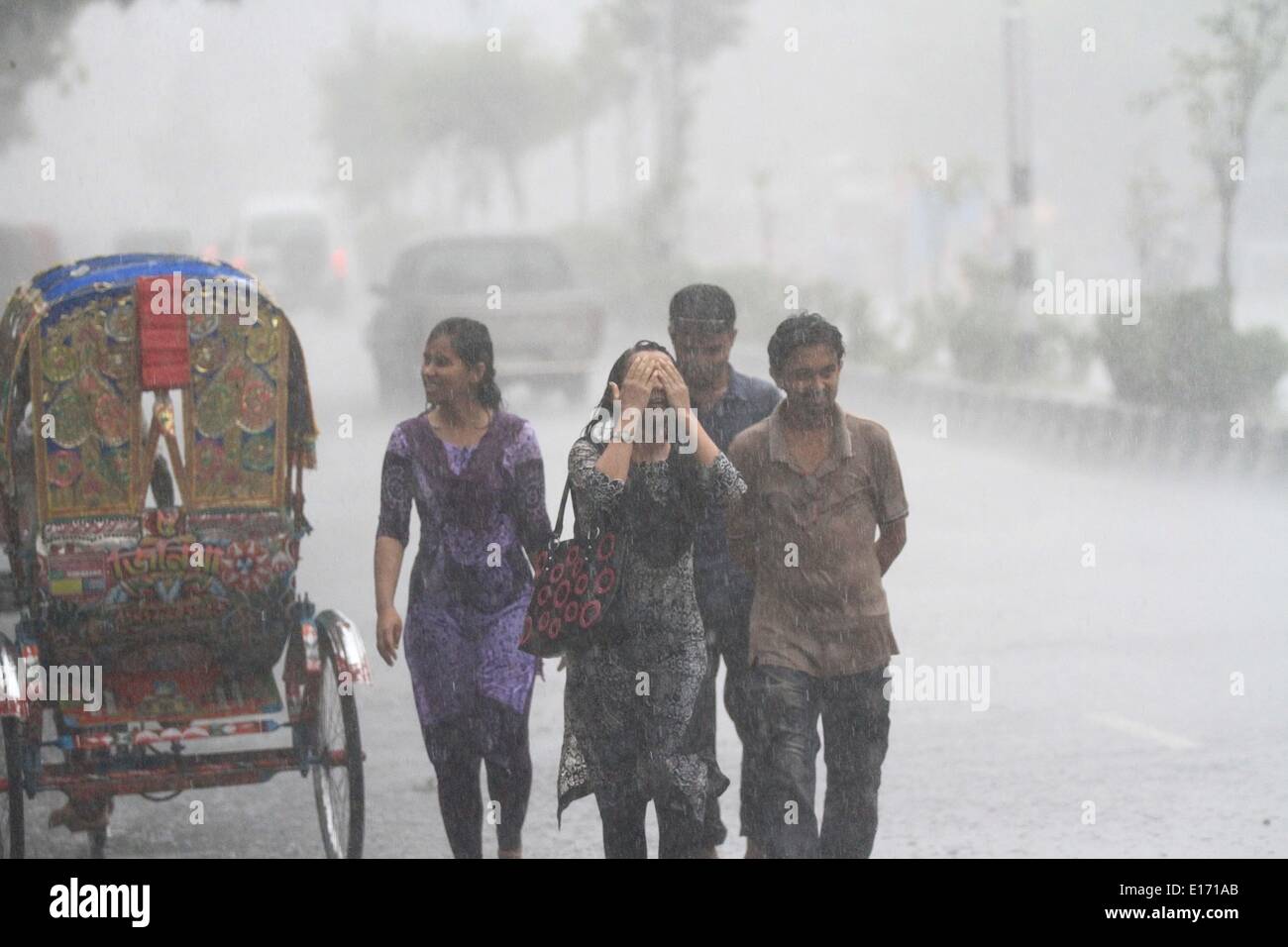 Dhaka, Bangladesh. 25th May, 2014. Heavy rain falls in the area around