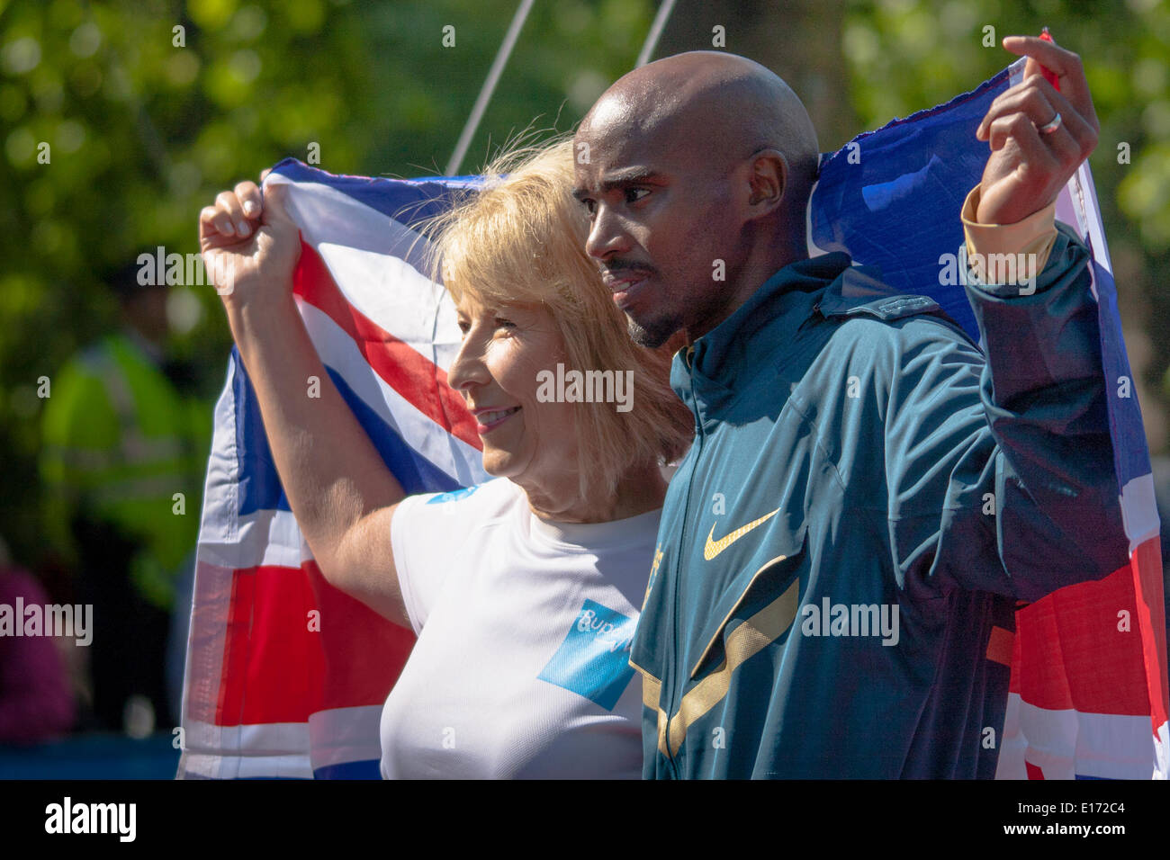 London, UK. 25th May, 2014. Former BBC Royal Correspondent Jenny Bond and Olympic long distance medalist Mo Farrah pose at the start of the BUP 10km run in London. Credit:  Paul Davey/Alamy Live News Stock Photo