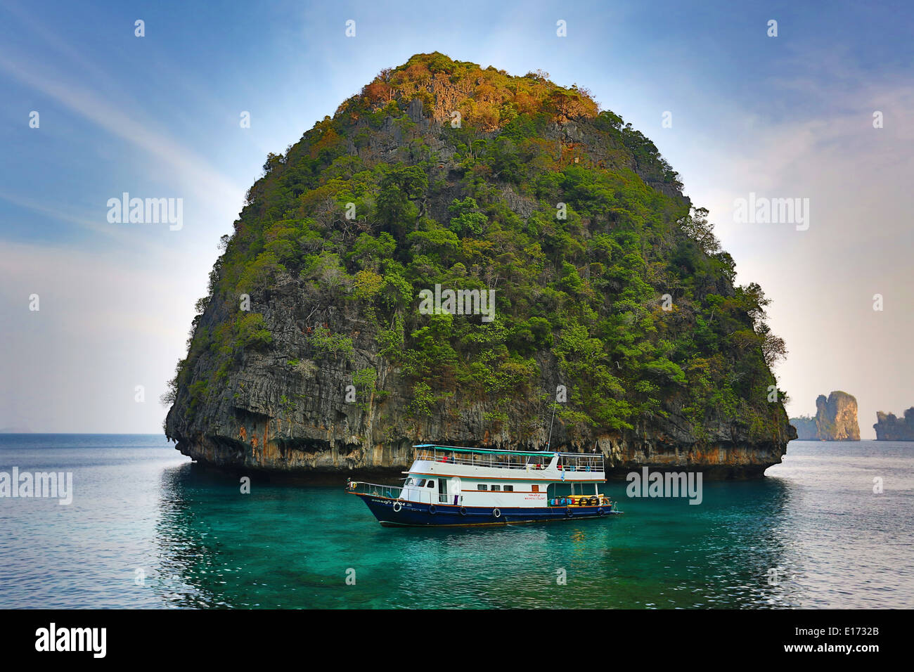 Tour boat and island on Ko Phi Phi Le island, Andaman Sea, Thailand Stock Photo