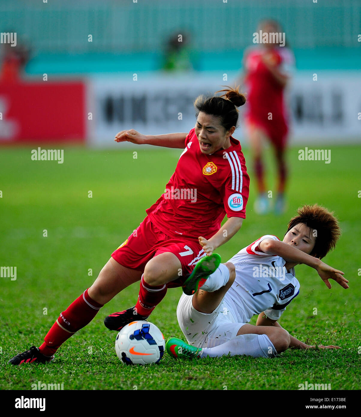 Ho Chi Minh City, Vietnam. 25th May, 2014. Xu Yanlu (L) of China vies for the ball during the third-place match of 2014 Asian Football Confederation (AFC) Women's Asian Cup at Thong Nhat Stadium in Ho Chi Minh City, Vietnam, May 25, 2014. China defeat South Korea 2-1 to win the third place of the event. © He Jingjia/Xinhua/Alamy Live News Stock Photo