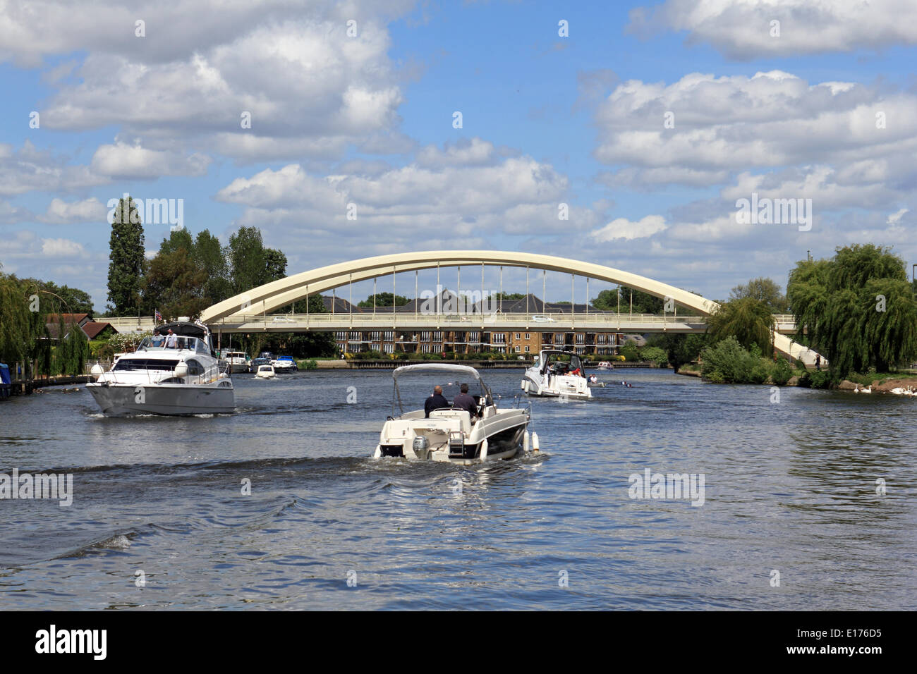 Walton Bridge, Surrey, England, UK. 25th May 2014. Walton Bridge was