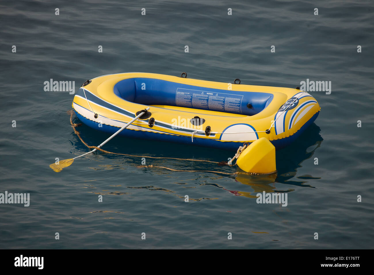Rubber raft boat hires stock photography and images Alamy