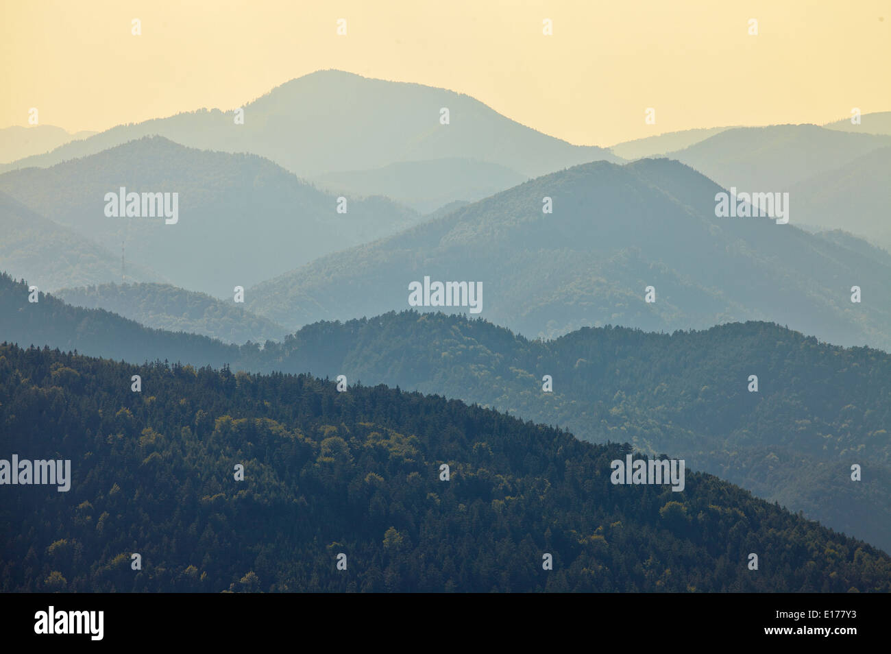 Mountain range background hi-res stock photography and images - Alamy