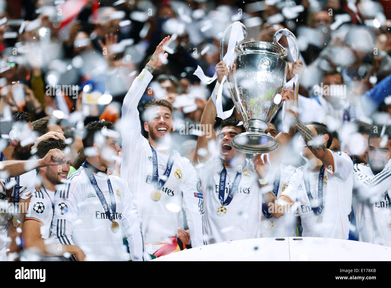 Players real madrid celebrate trophy hi-res stock photography and ...