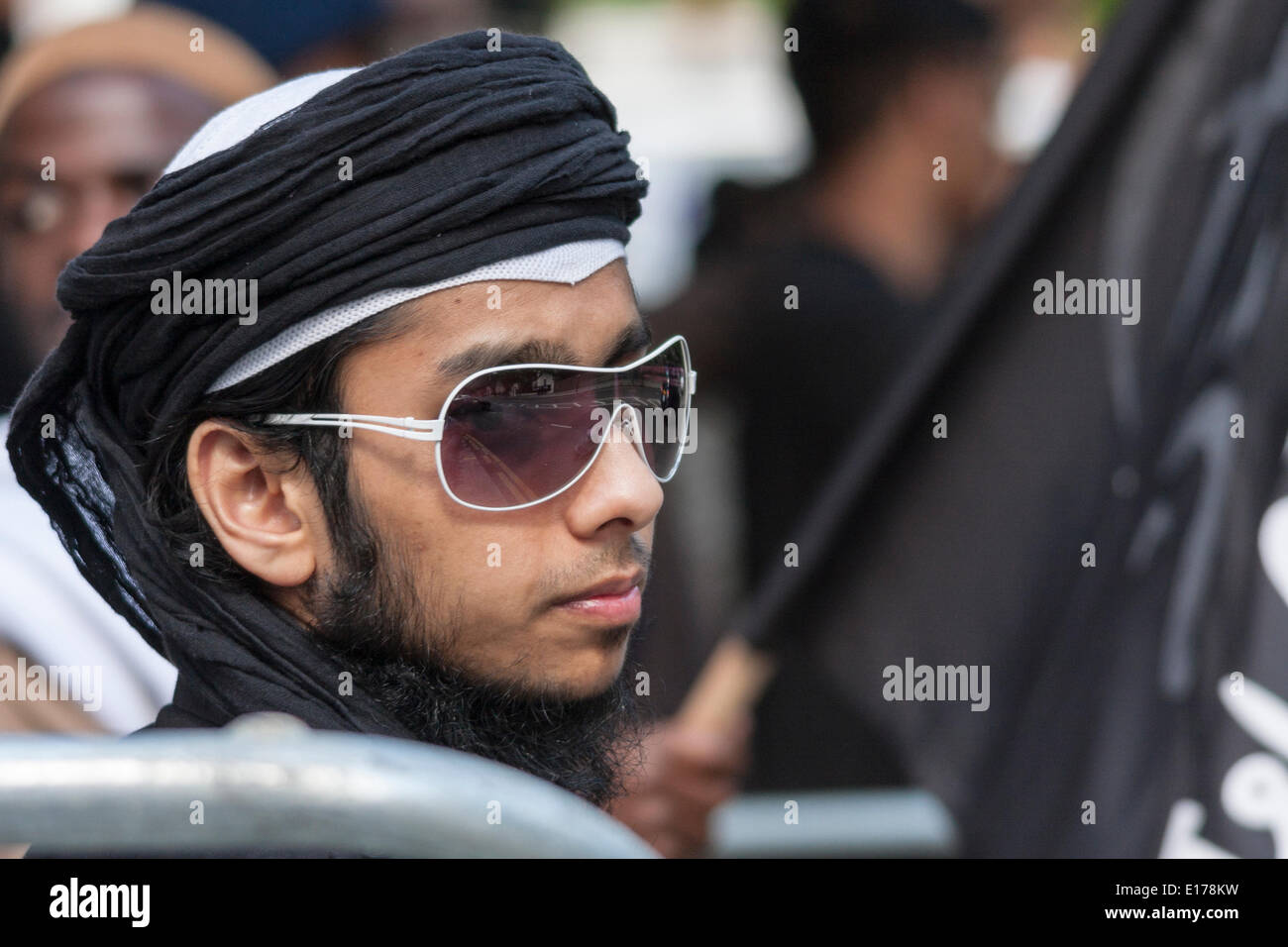 London, UK. May 25th 2014. Radical Islamists protest at the Lebanese embassy in London against the arrest in Lebanon earlier in the day of fundamentalist scholar Sheikh Omar Bakri Muhammad. Credit:  Paul Davey/Alamy Live News Stock Photo