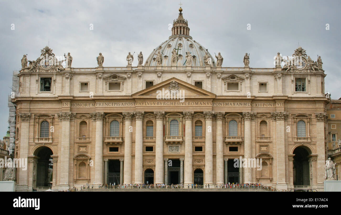 Basilica of Saint Peter (San Pietro) in Vatican City. Stock Photo