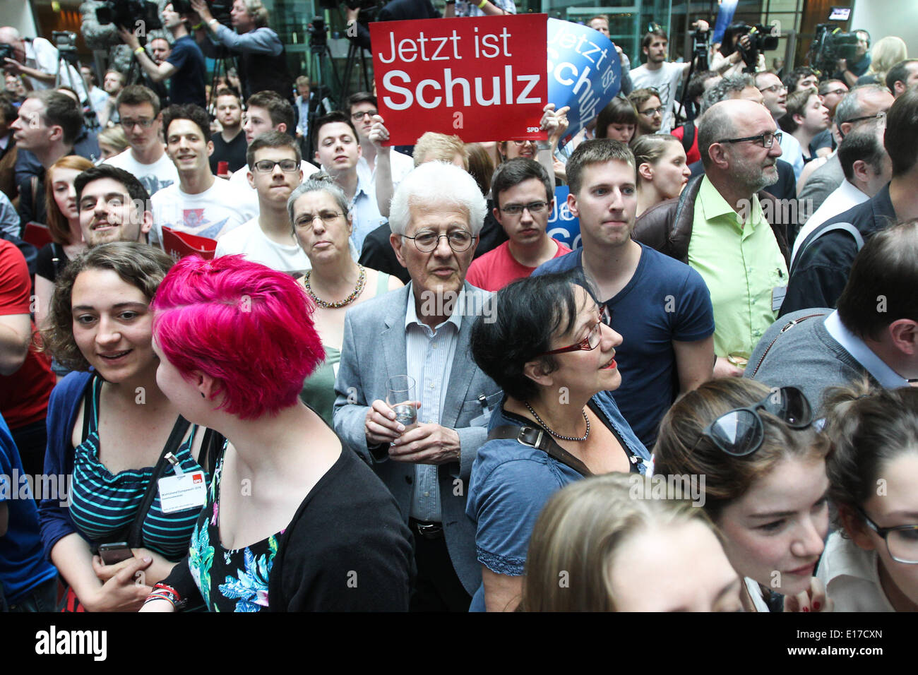 Berlin, Germany. 25th May, 2014. Supporters of Martin Schulz, incumbent president of the European Parliament (EP) and Party of European Socialists' (PES) candidate for the EP elections, hold posters reading 'Now is Schulz' at the German Social Democrat's (SPD) headquarters in Berlin, Germany, on May 25, 2014. Martin Schulz, top candidate of European socialists, showed confidence in his bid for the post of European Commission (EC) president after Germany's election to the EP ended on Sunday. Credit:  Xinhua/Alamy Live News Stock Photo